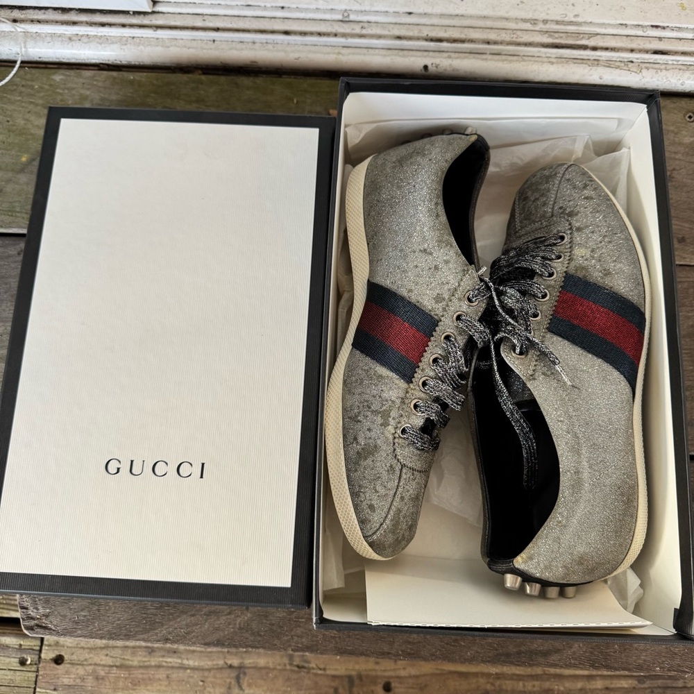 Gucci Men's Sneakers in Gray with Red and Blue Accents